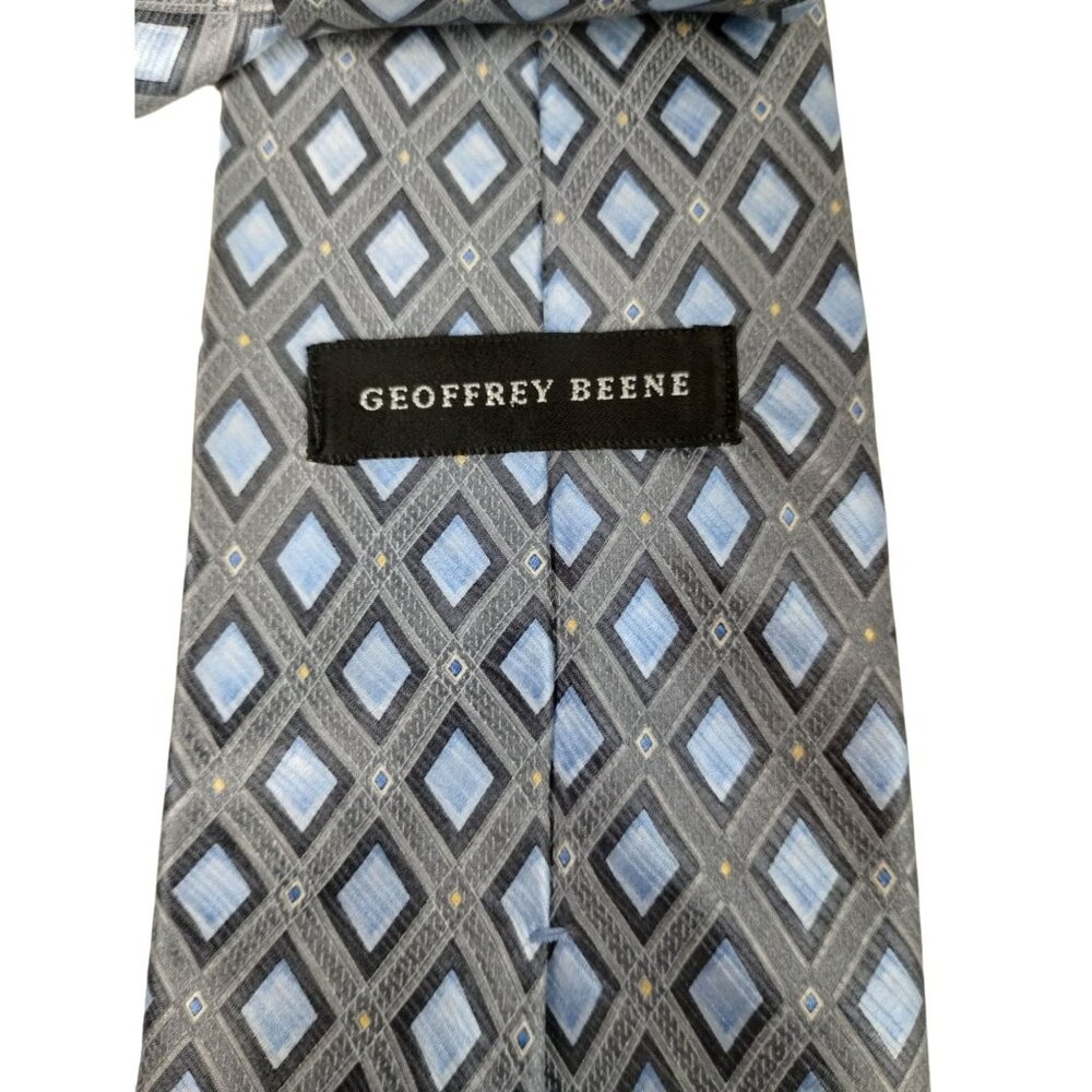 Geoffrey Beene Mens Gray and Blue Diamond Pattern Silk Necktie - Picture 3 of 7